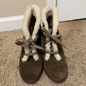 Coach Jamie Heeled Boots Brown Suede Gum Soles Sherpa Trim Size 9.5 Winter Y2K